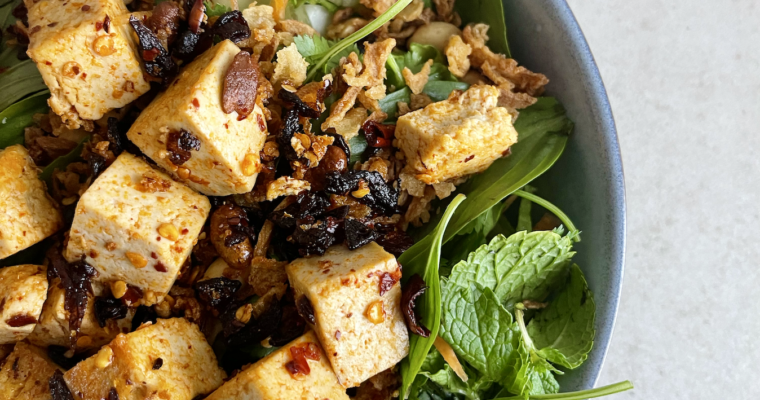 Vietnamesisk salat med chili og tofu