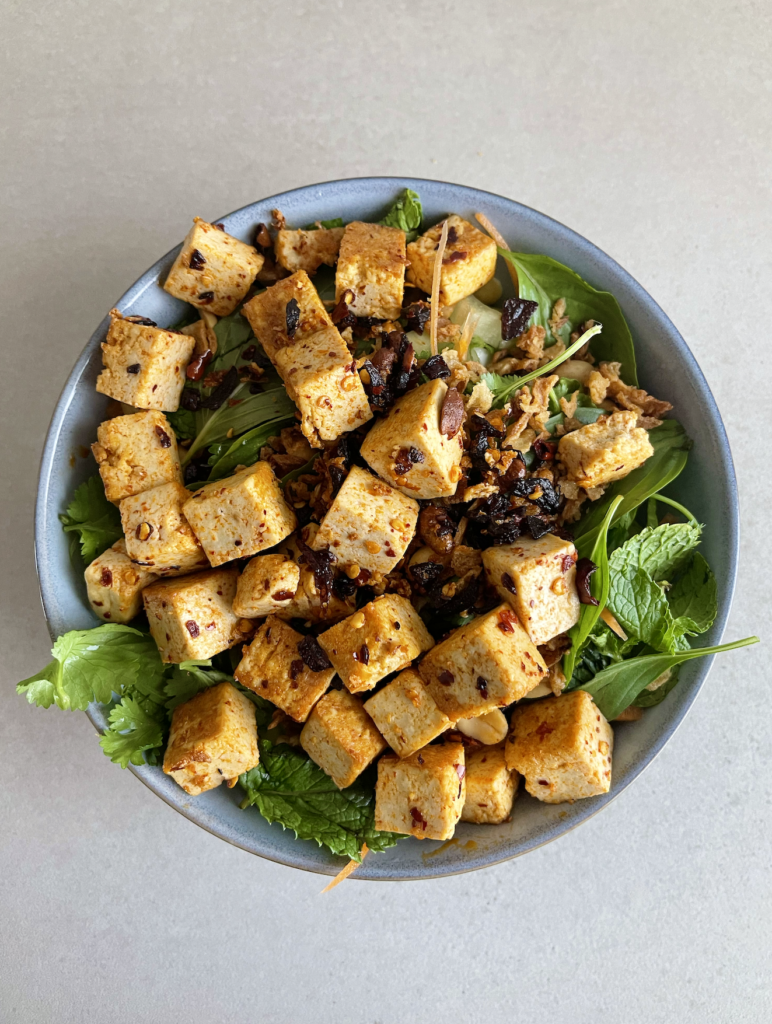 Vietnamesisk salat med chili og tofu