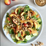 Nektarin salat med peanutbutter dressing