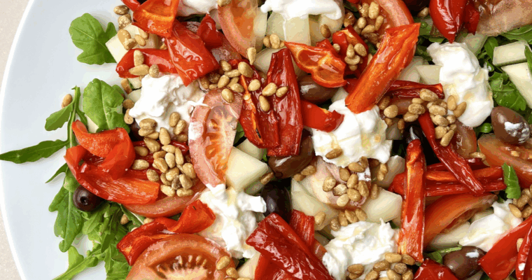 Rucolasalat med burrata, bagte peberfrugter og melon