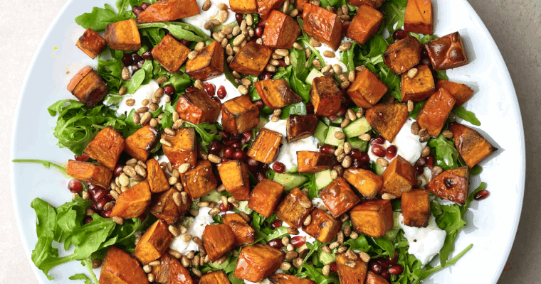 Vintersalat med hokkaido granatæble og burrata