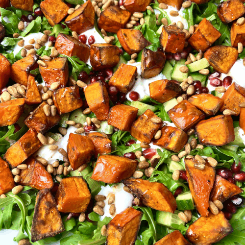 Vintersalat med hokkaido granatæble og burrata